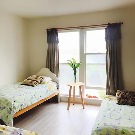 Christchurch Airport Fish B&B